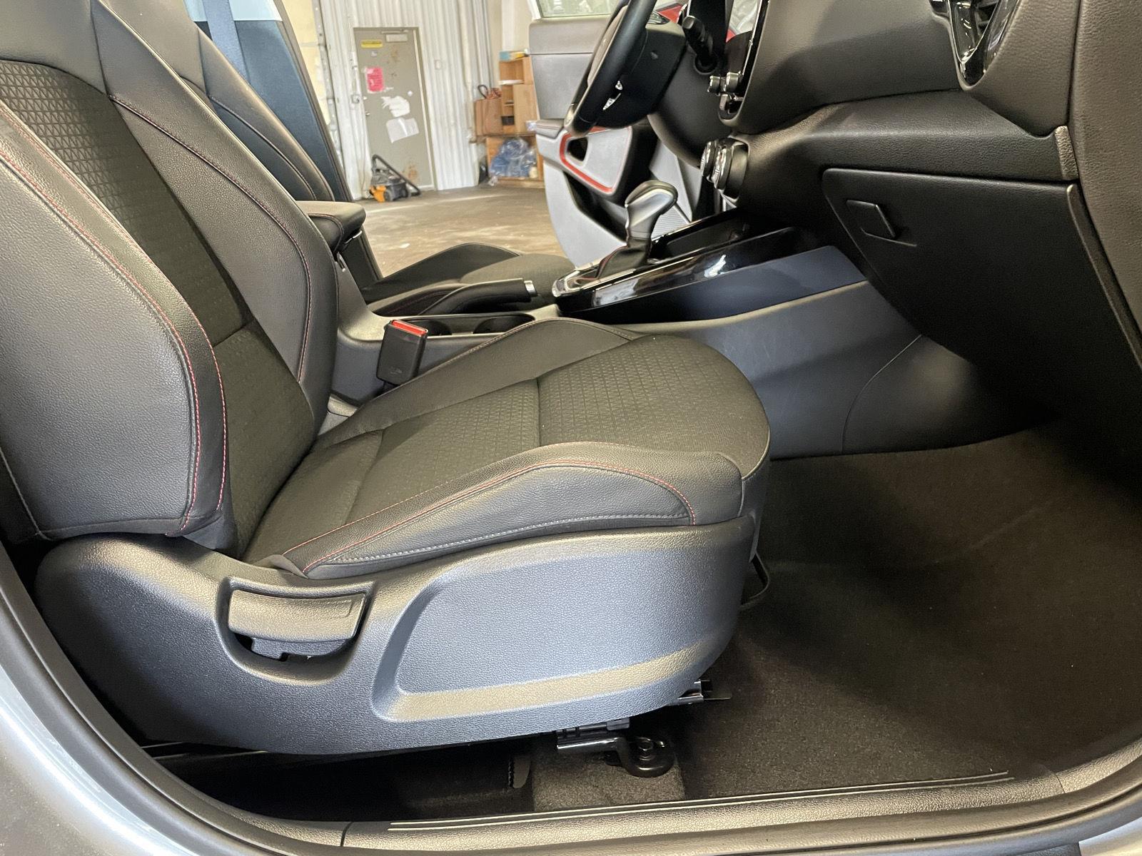 Vehicle photo 19