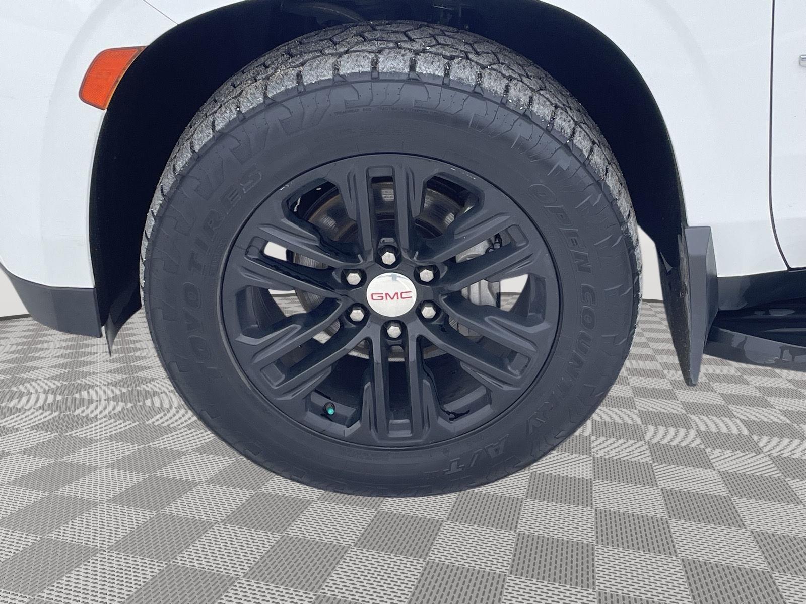 Vehicle photo 10