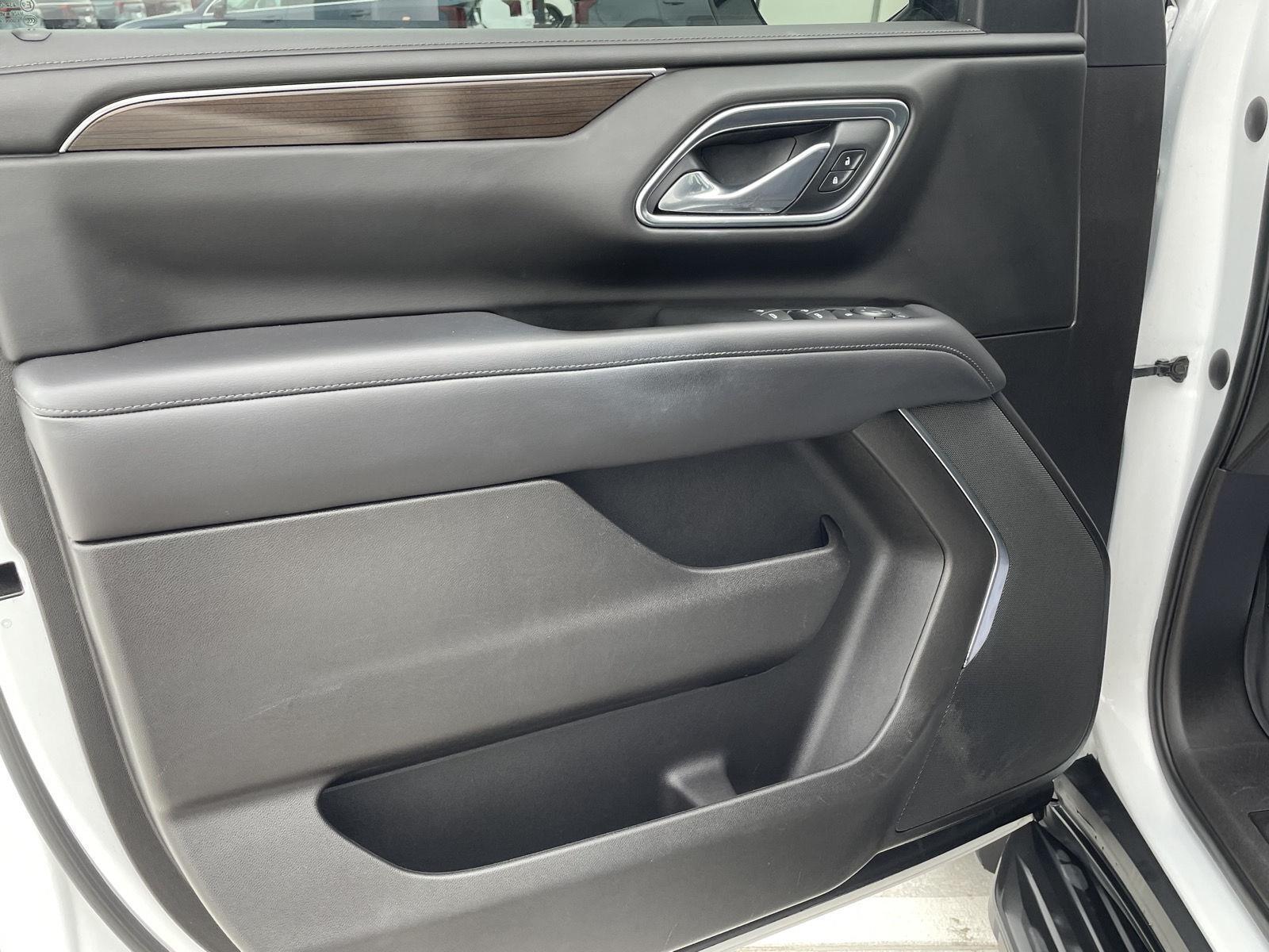 Vehicle photo 12