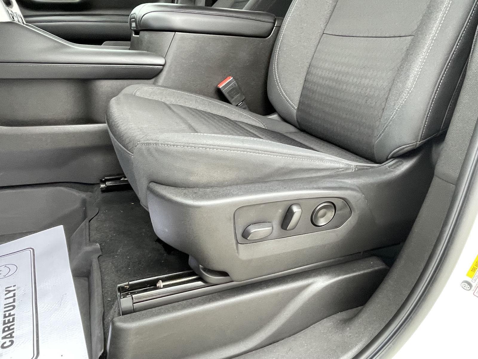 Vehicle photo 17
