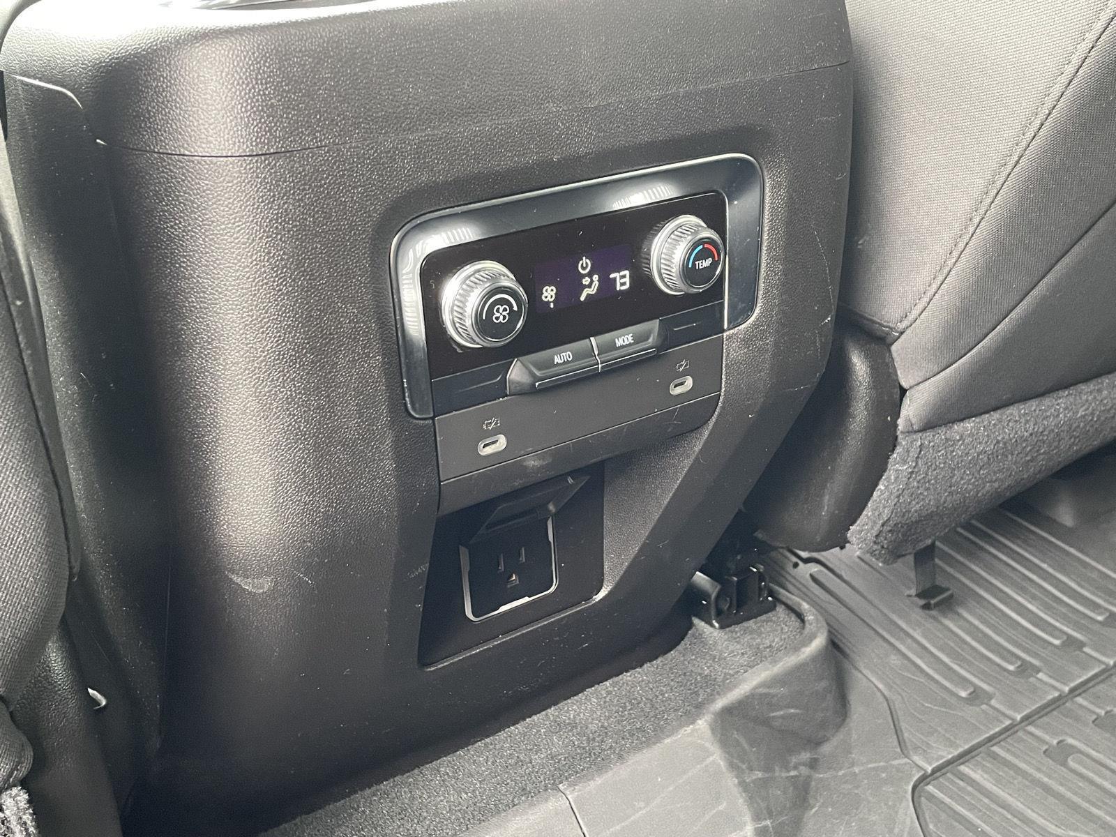 Vehicle photo 18