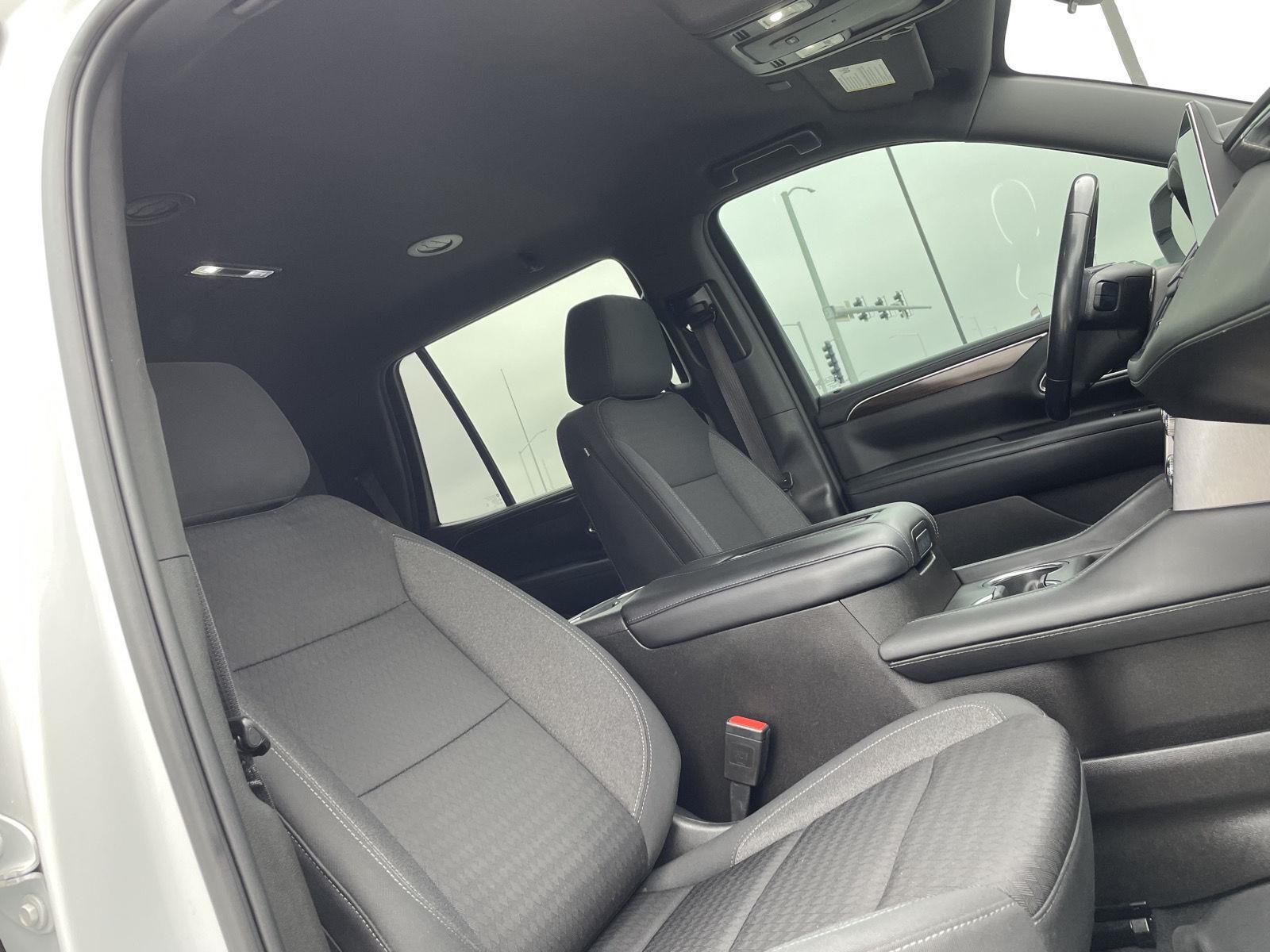 Vehicle photo 23