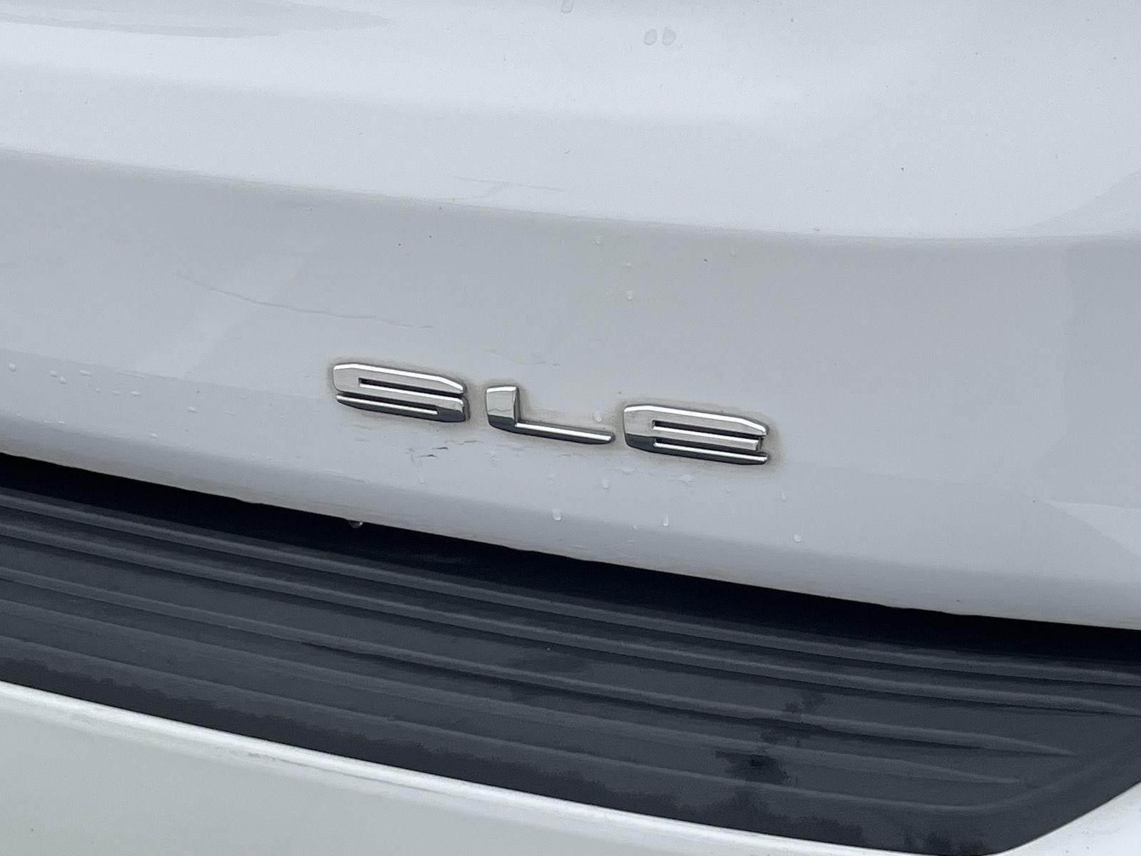Vehicle photo 24
