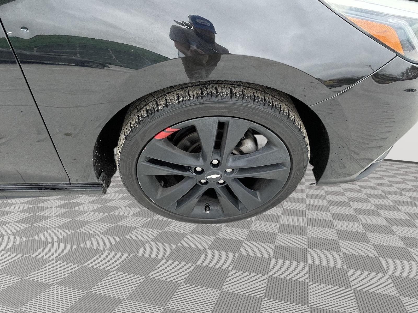 Vehicle photo 10