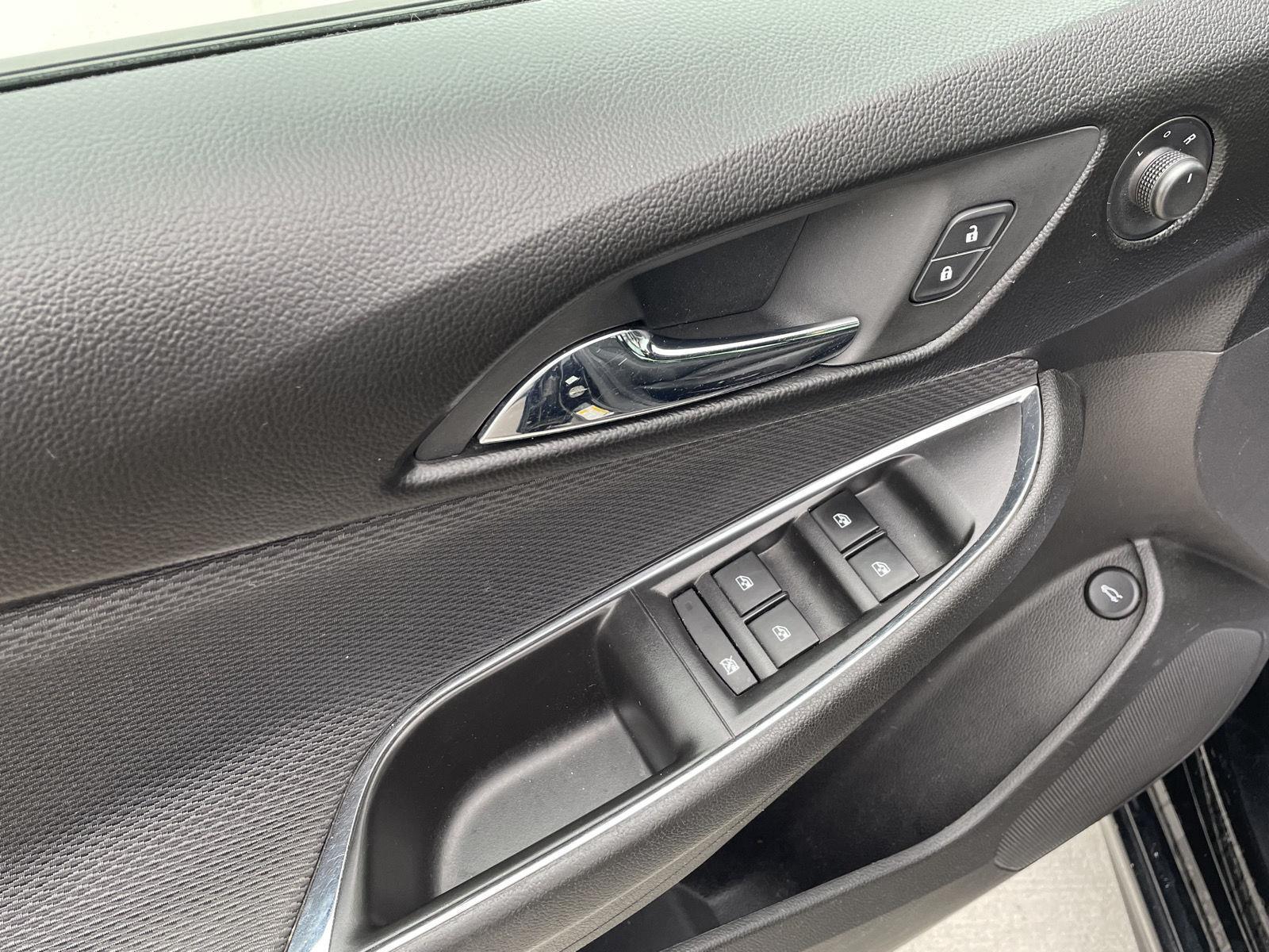 Vehicle photo 12