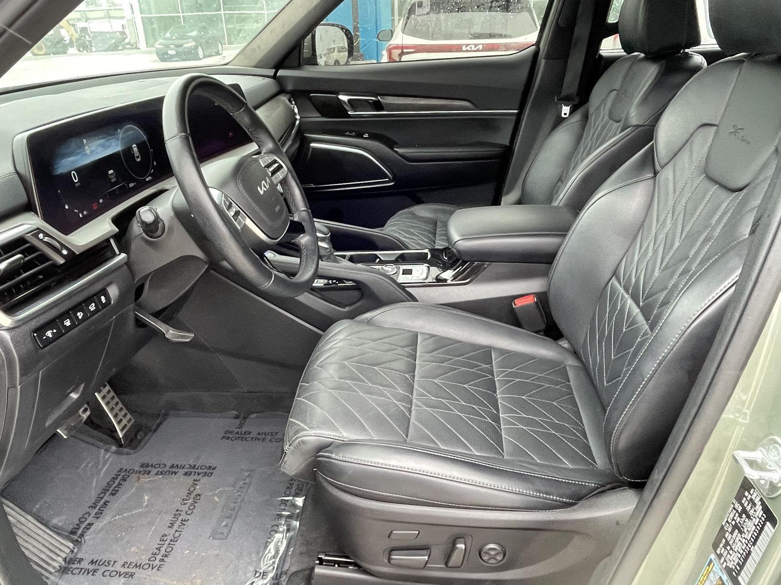 Vehicle photo 13