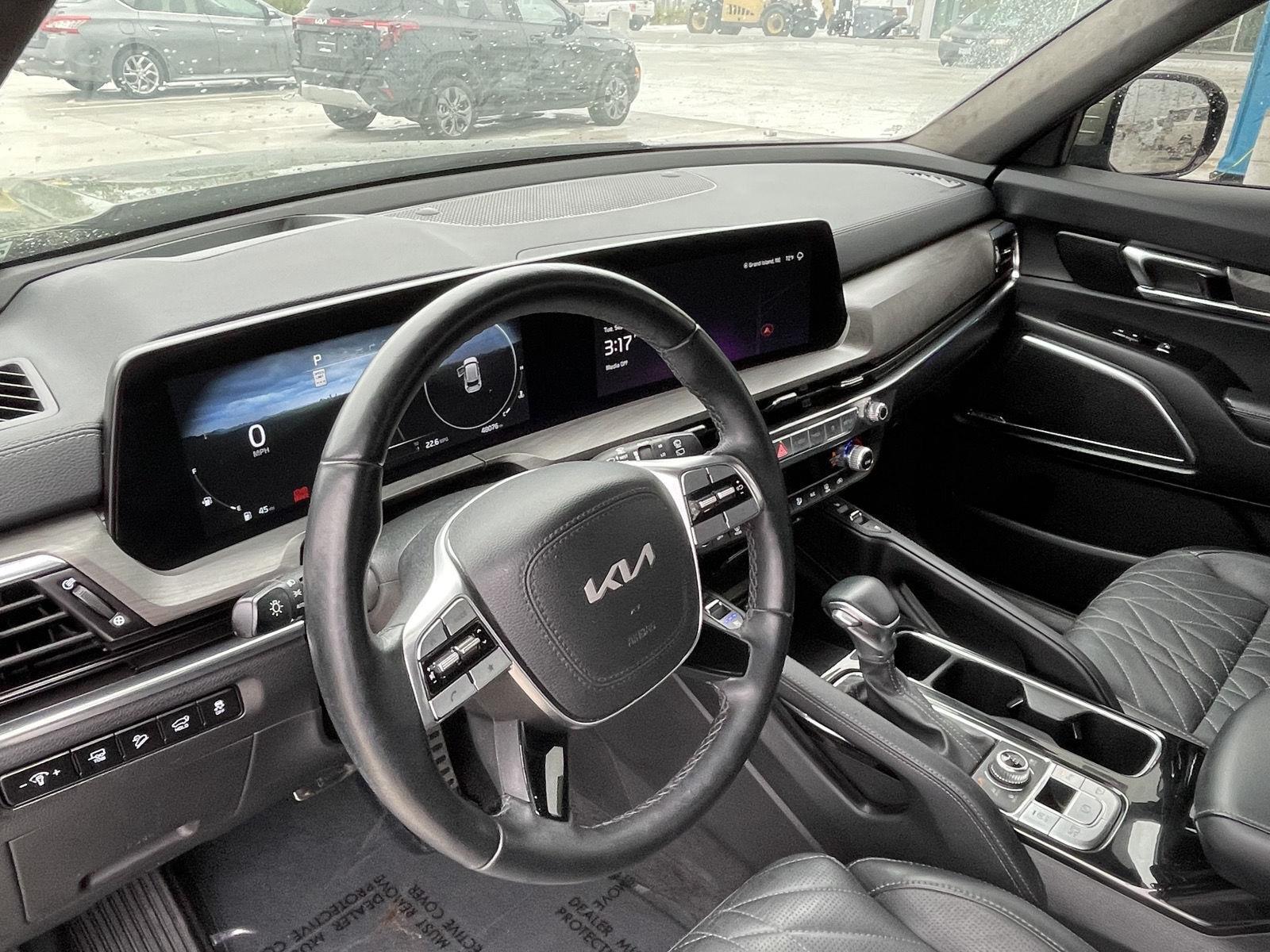 Vehicle photo 14