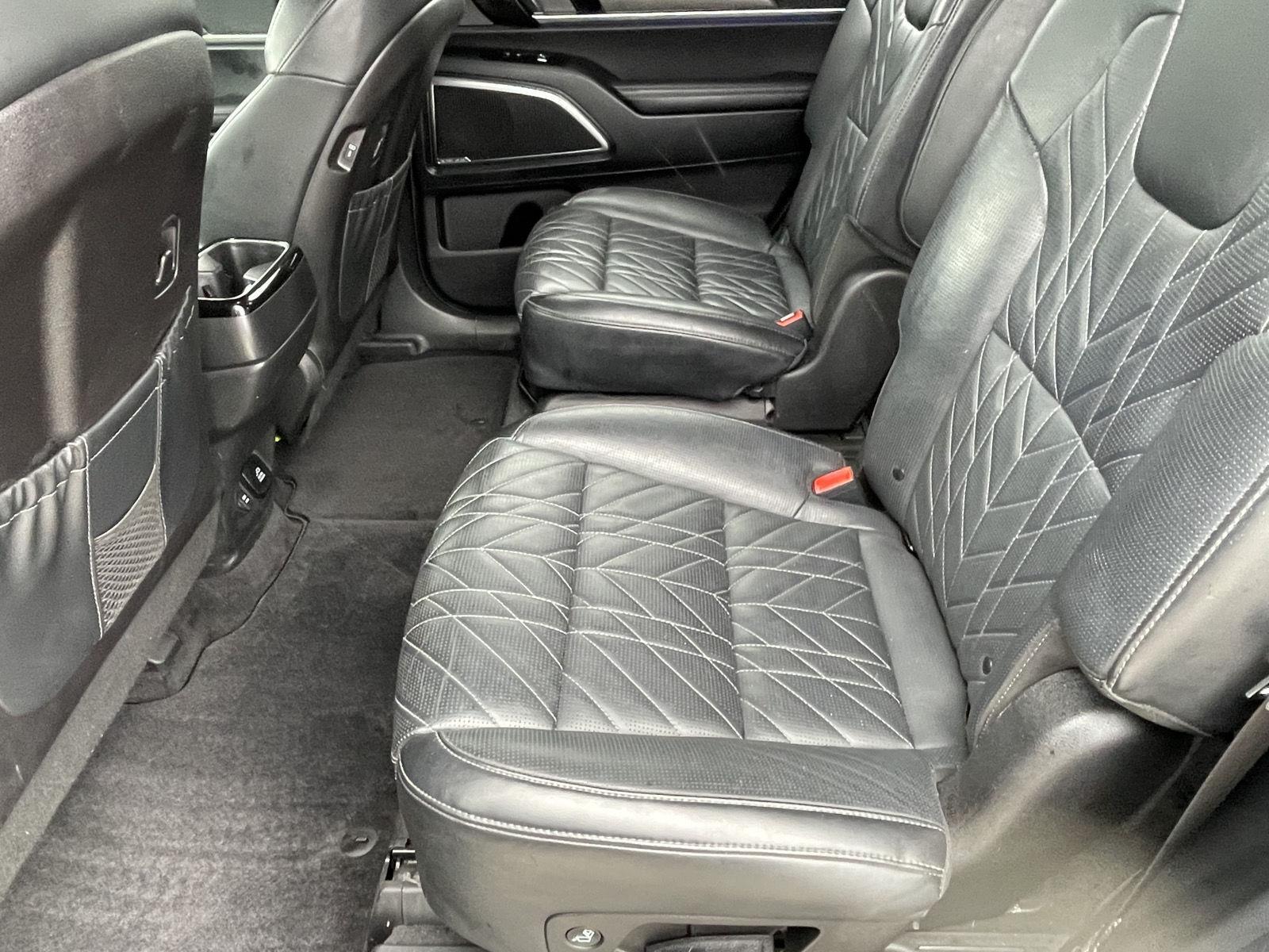 Vehicle photo 15