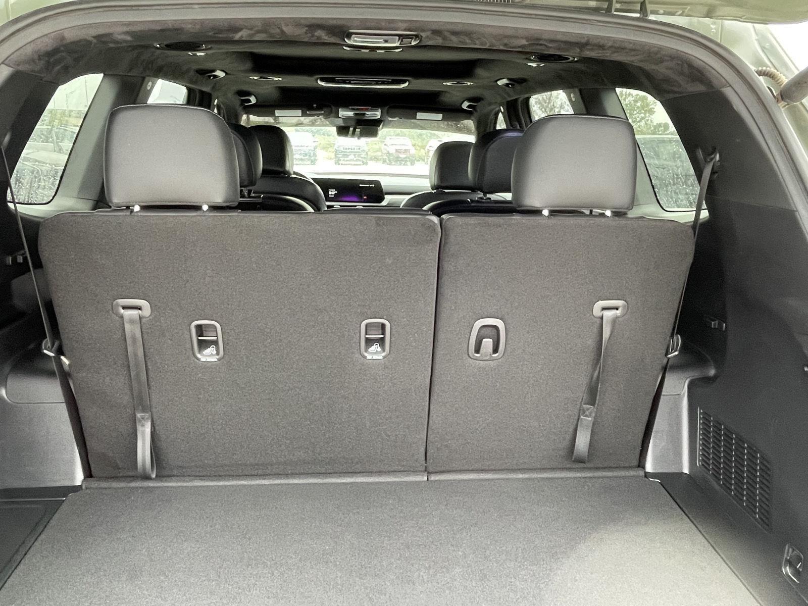 Vehicle photo 17