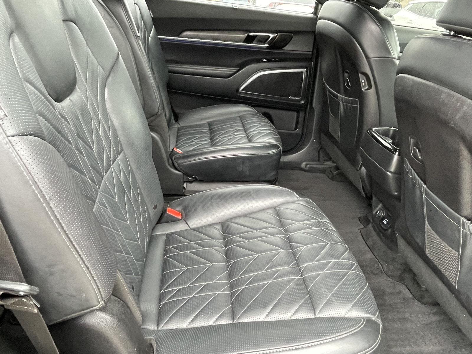 Vehicle photo 18
