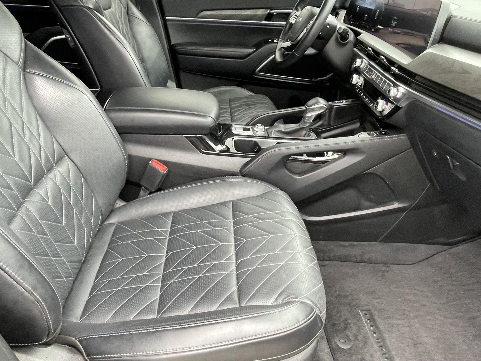 Vehicle photo 19