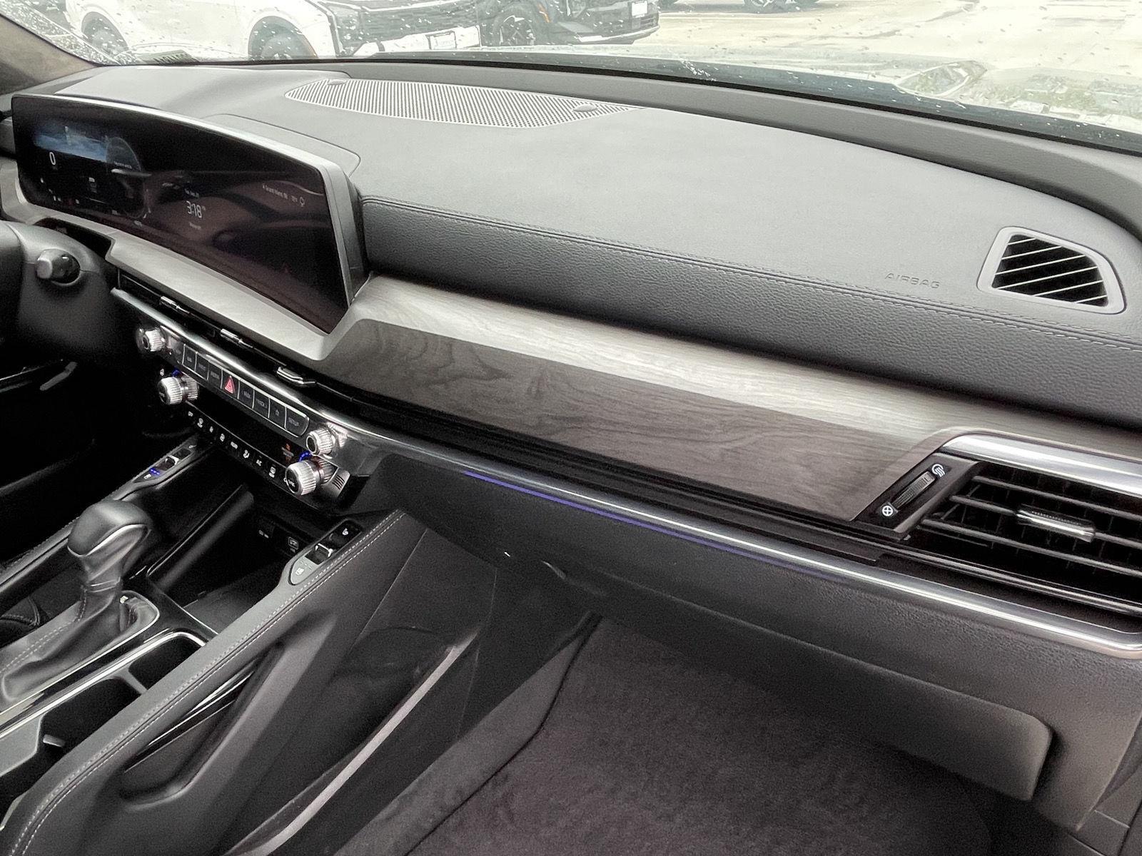 Vehicle photo 20