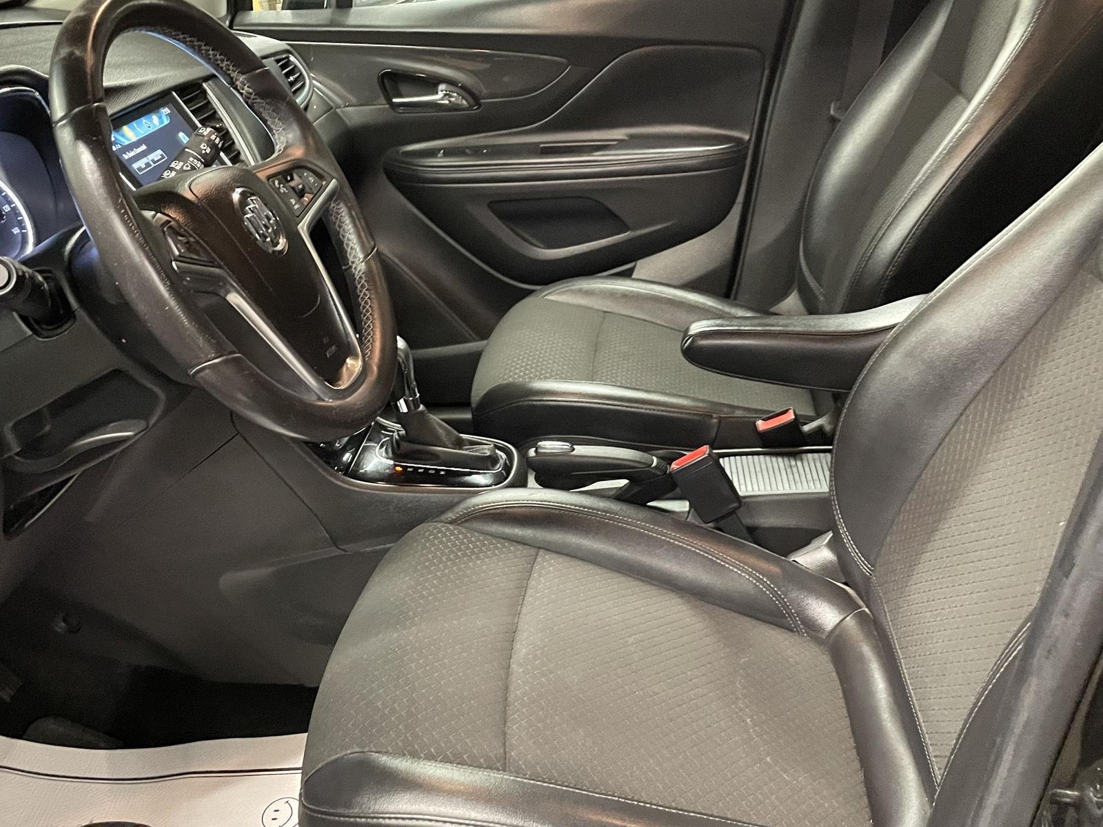 Vehicle photo 13