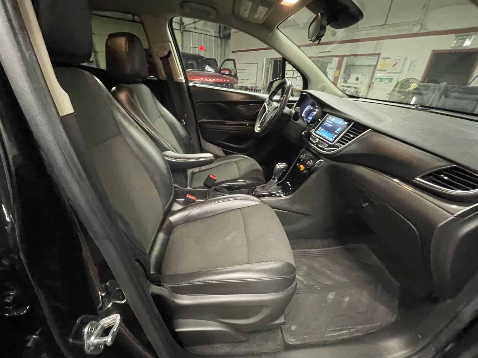 Vehicle photo 17