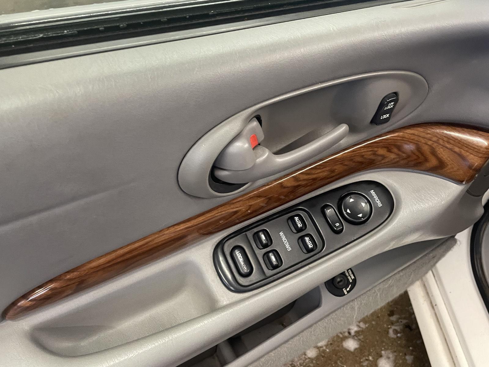 Vehicle photo 12