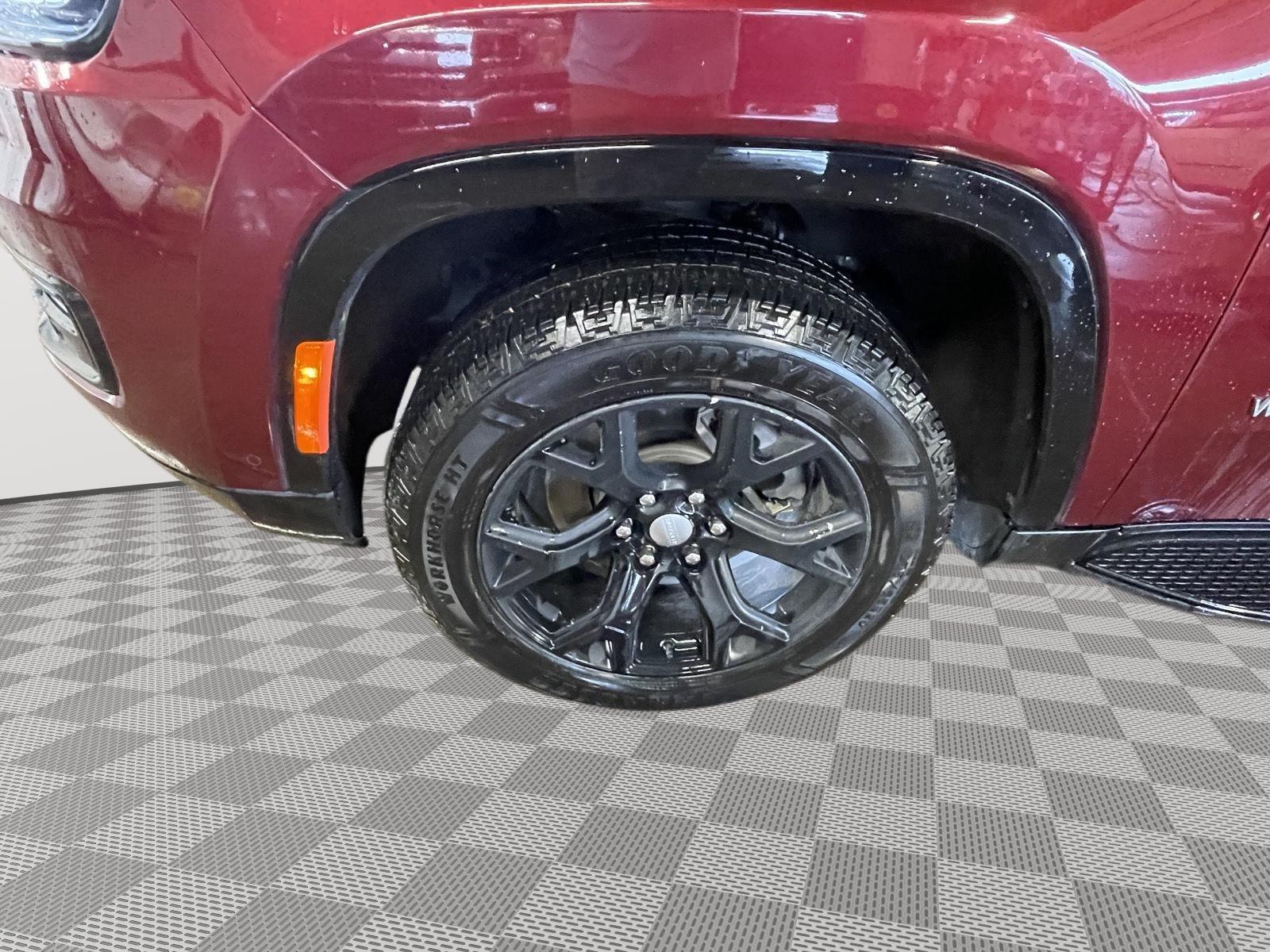 Vehicle photo 11