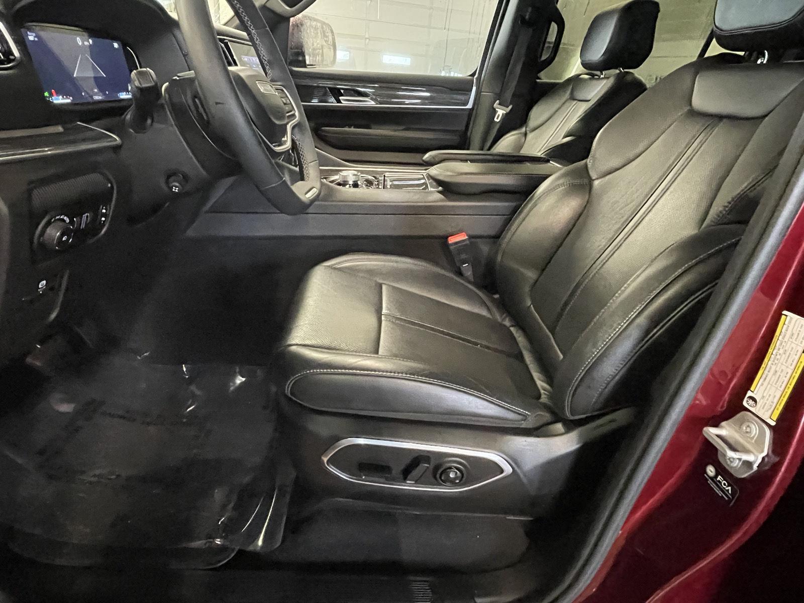 Vehicle photo 14