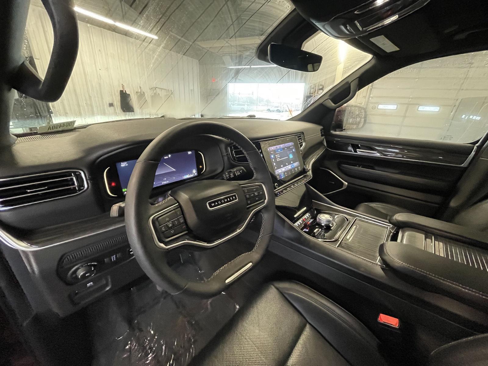 Vehicle photo 15