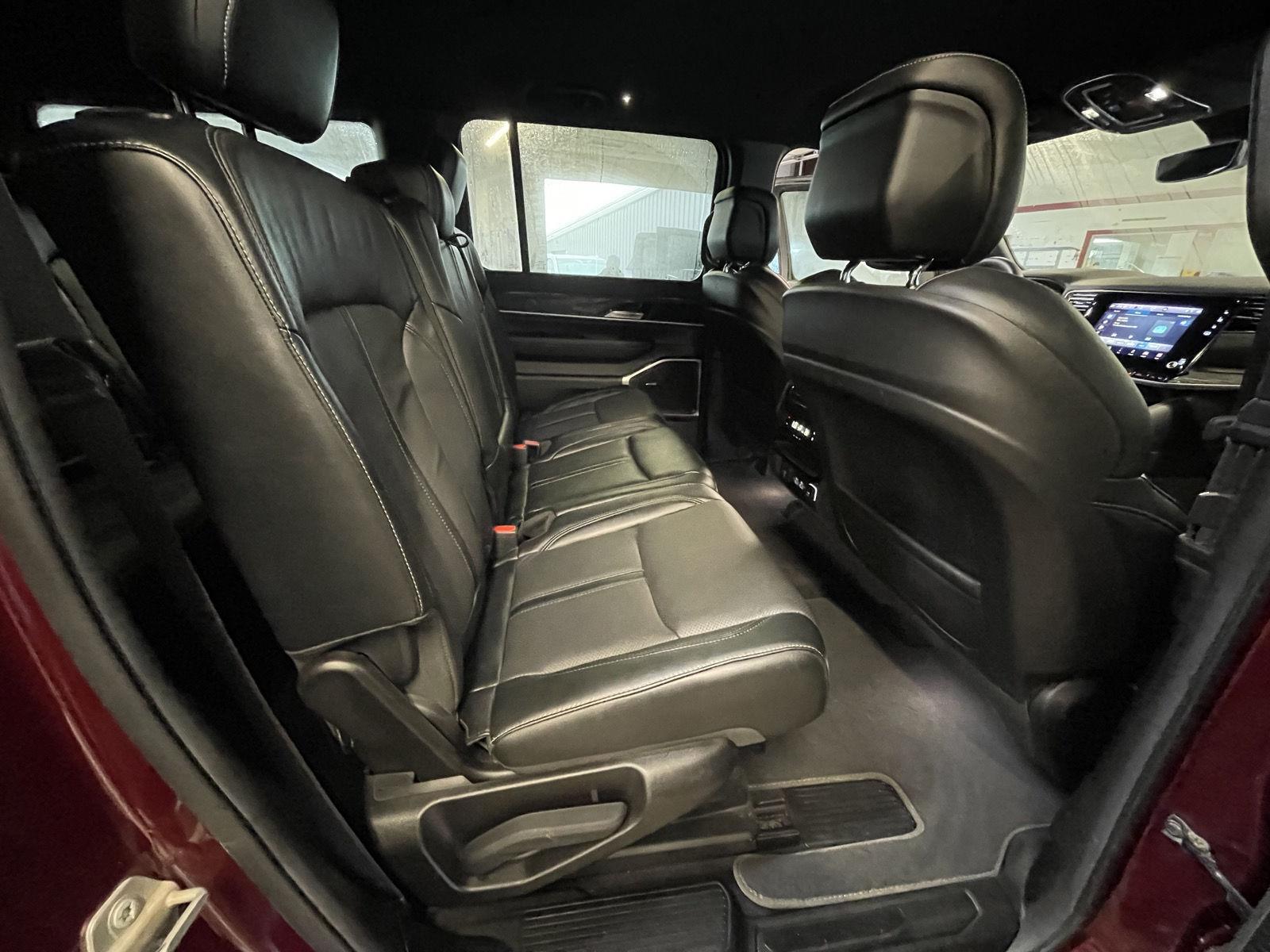 Vehicle photo 19