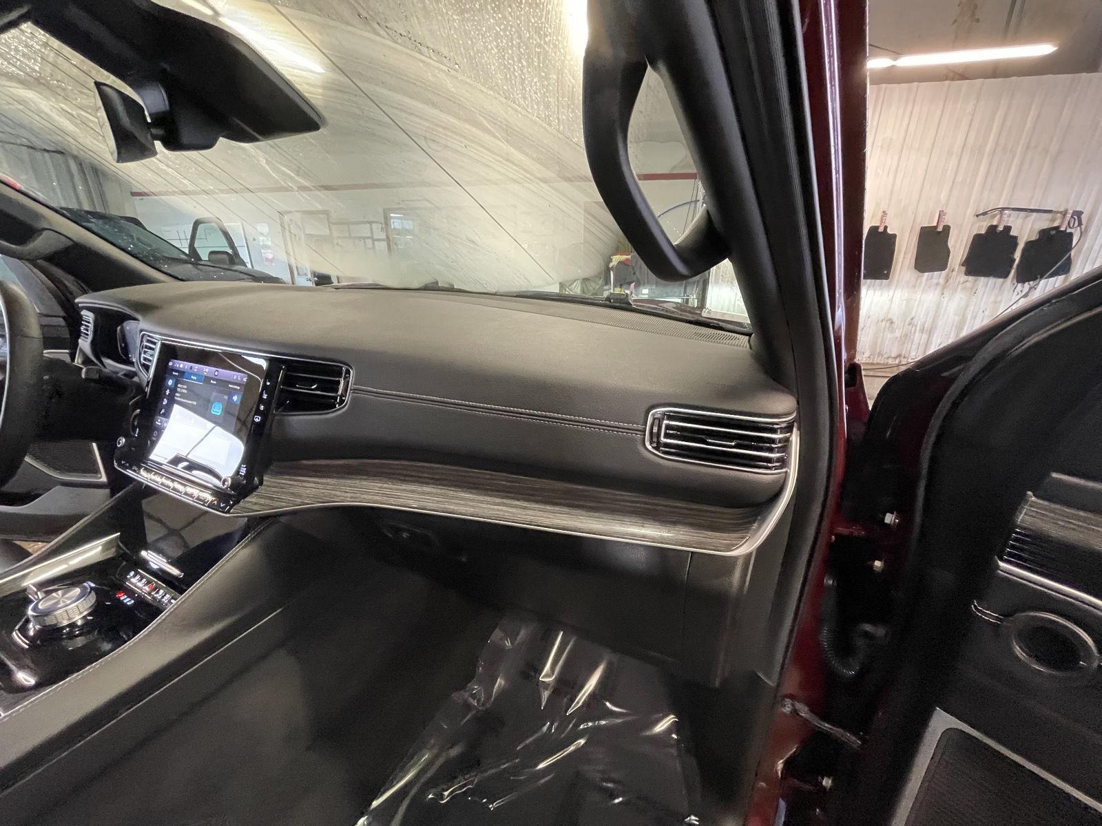 Vehicle photo 21