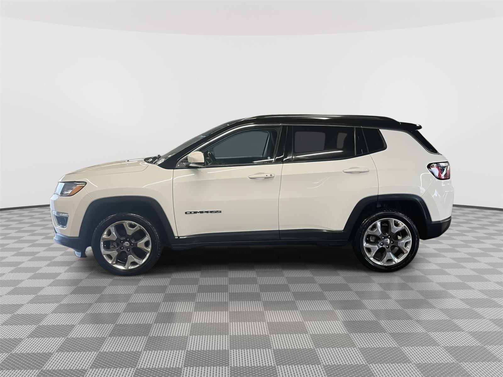Vehicle photo 2