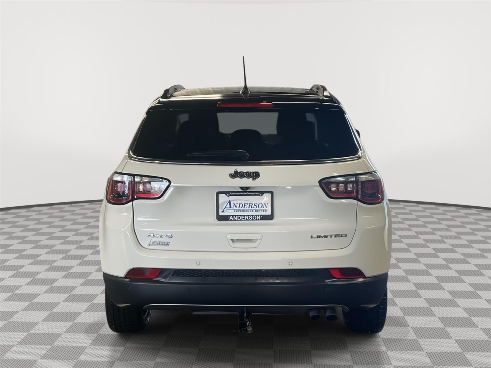 Vehicle photo 4
