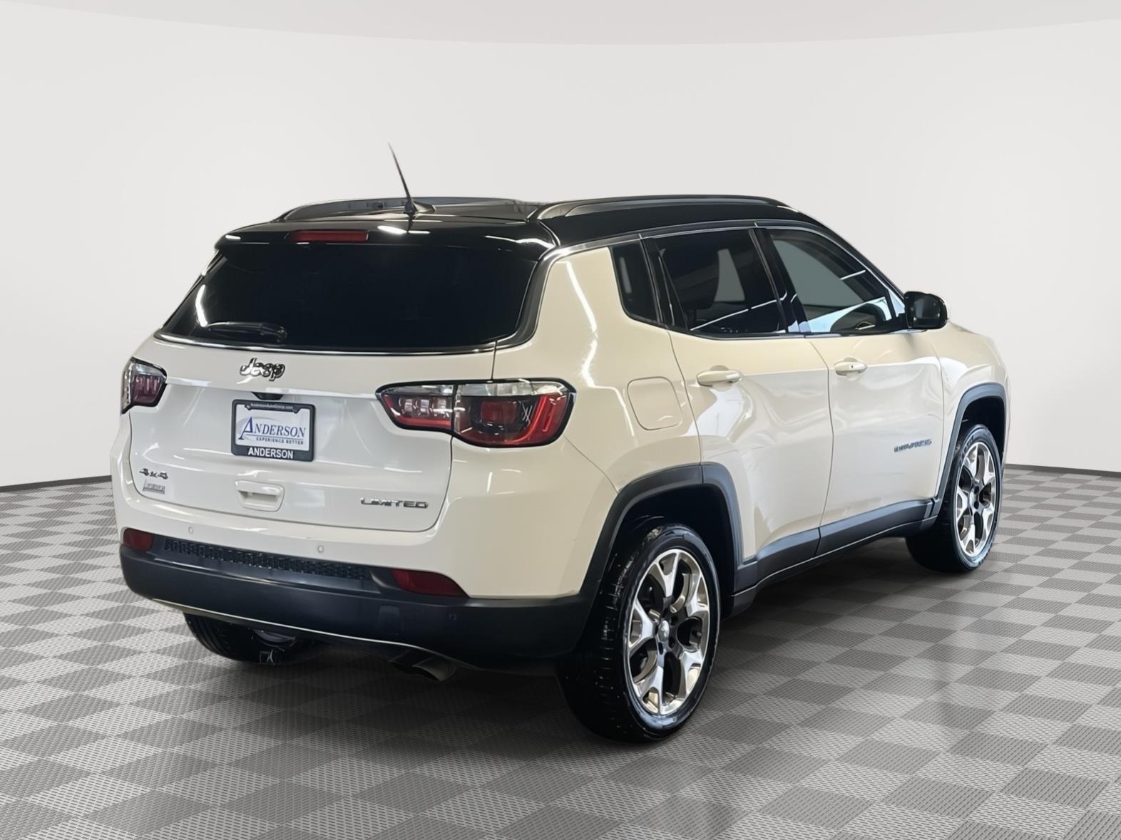 Vehicle photo 5