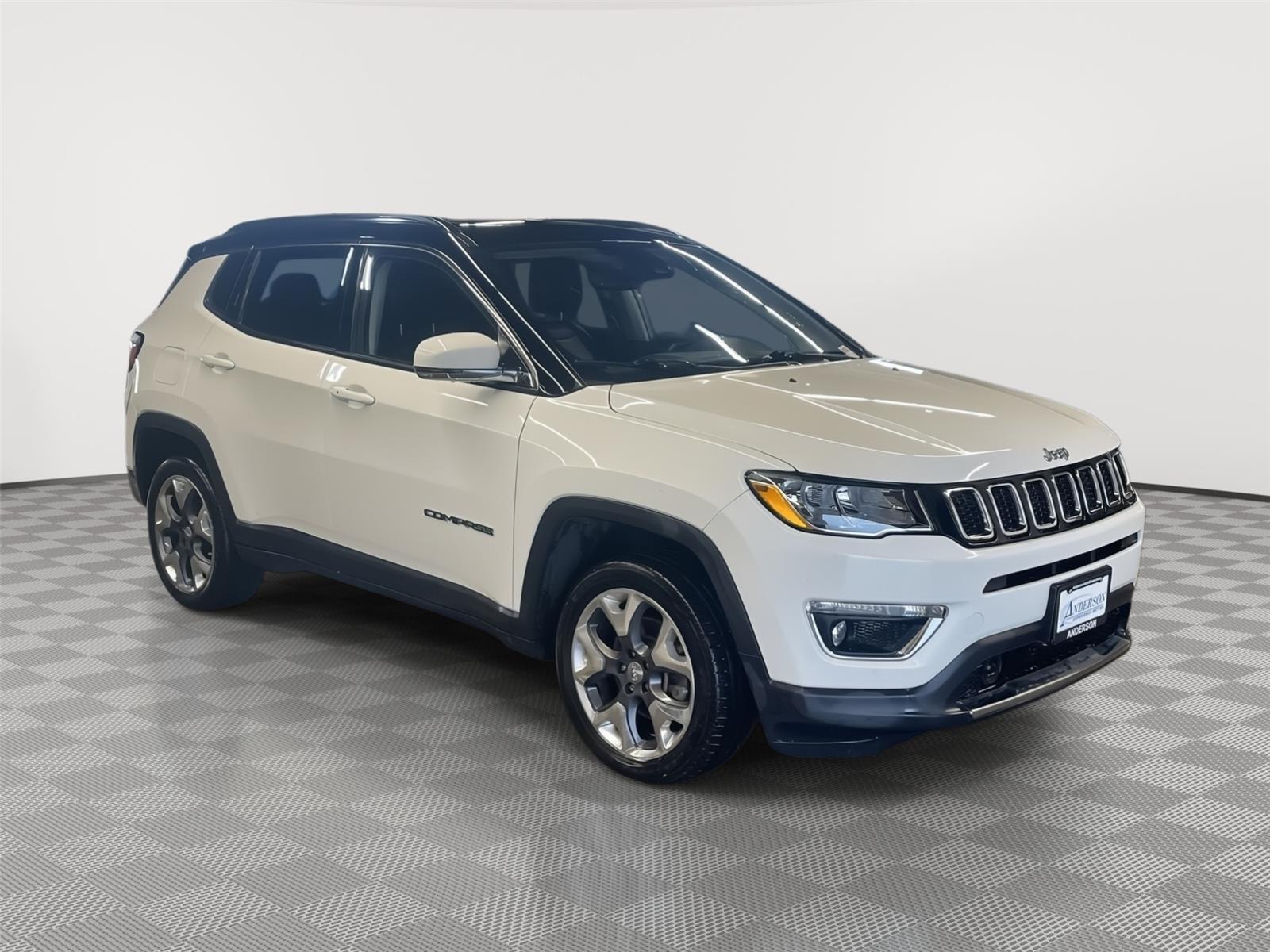 Vehicle photo 7