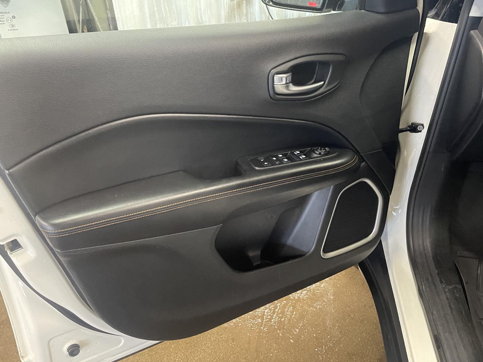 Vehicle photo 11