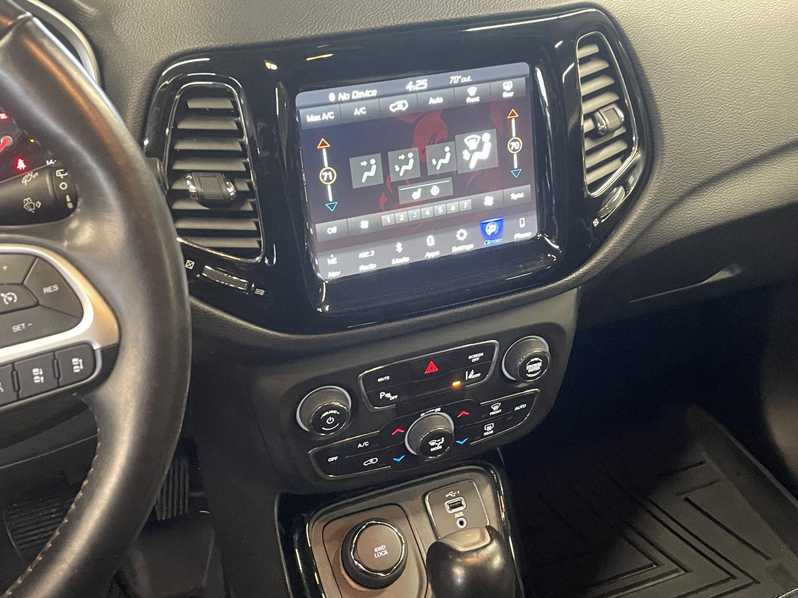 Vehicle photo 13