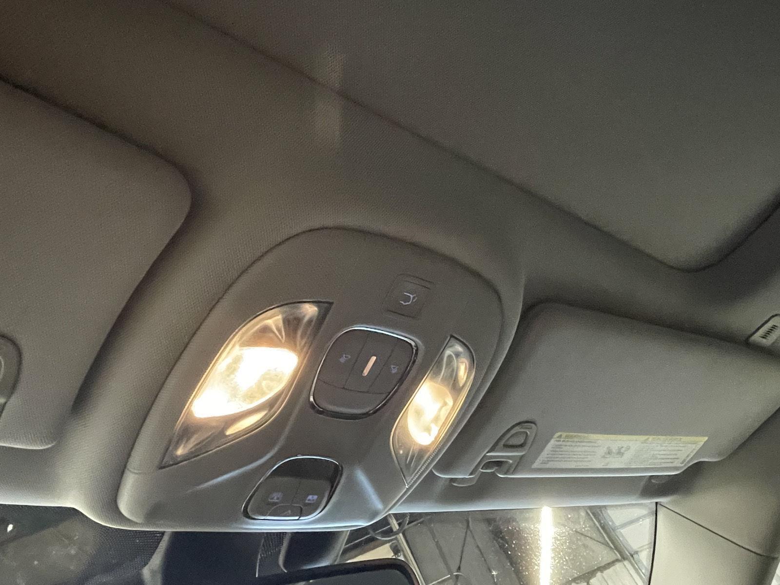 Vehicle photo 14