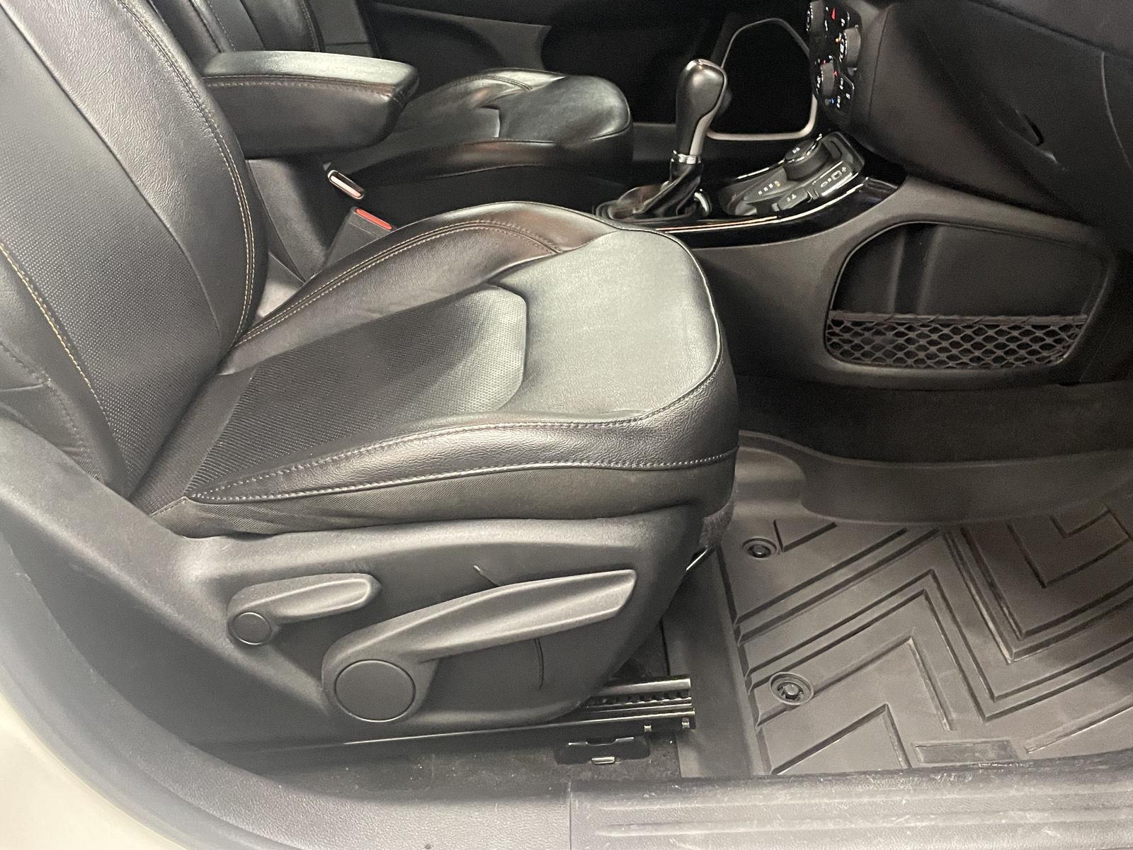 Vehicle photo 17