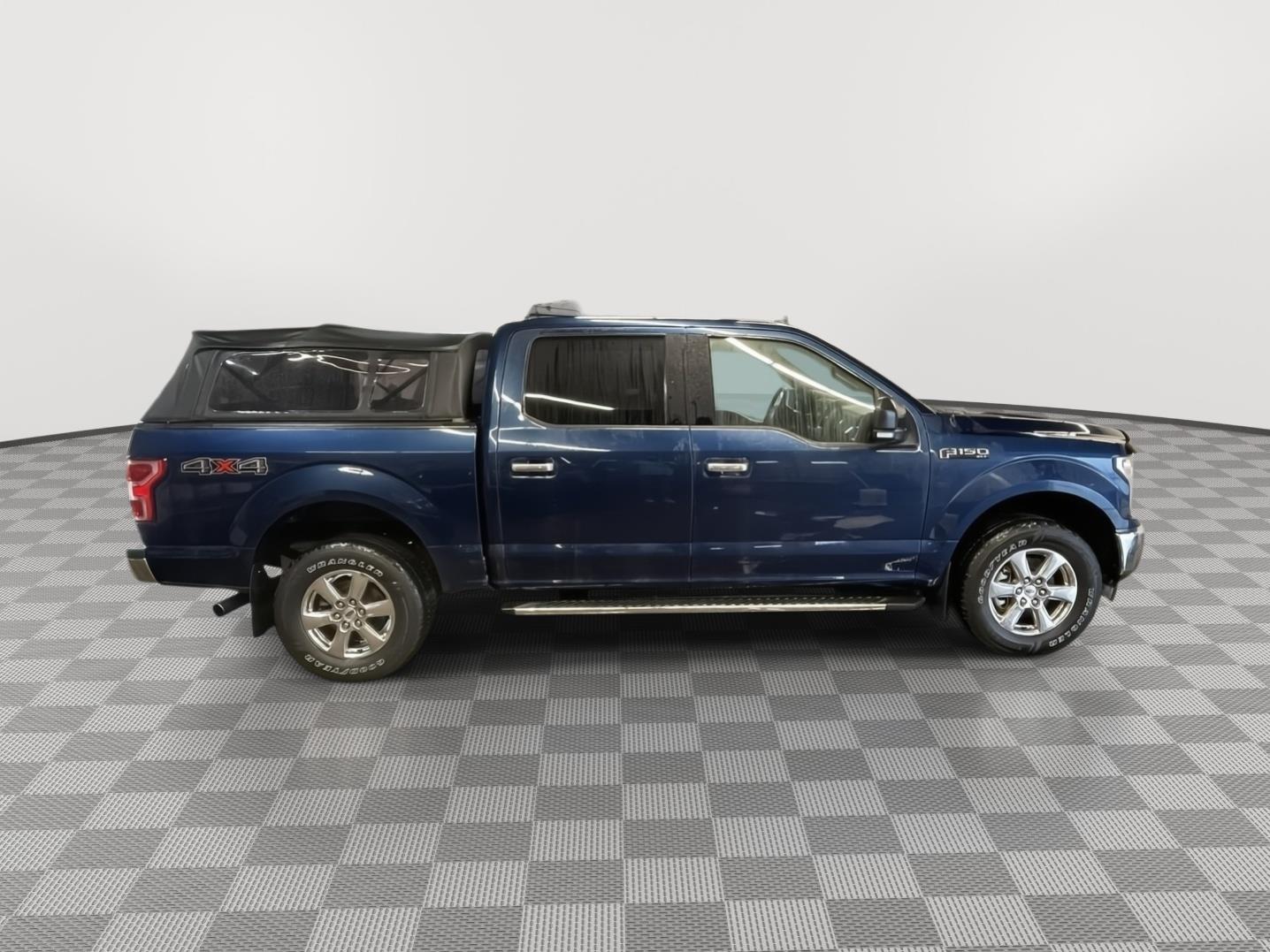 Vehicle photo 7