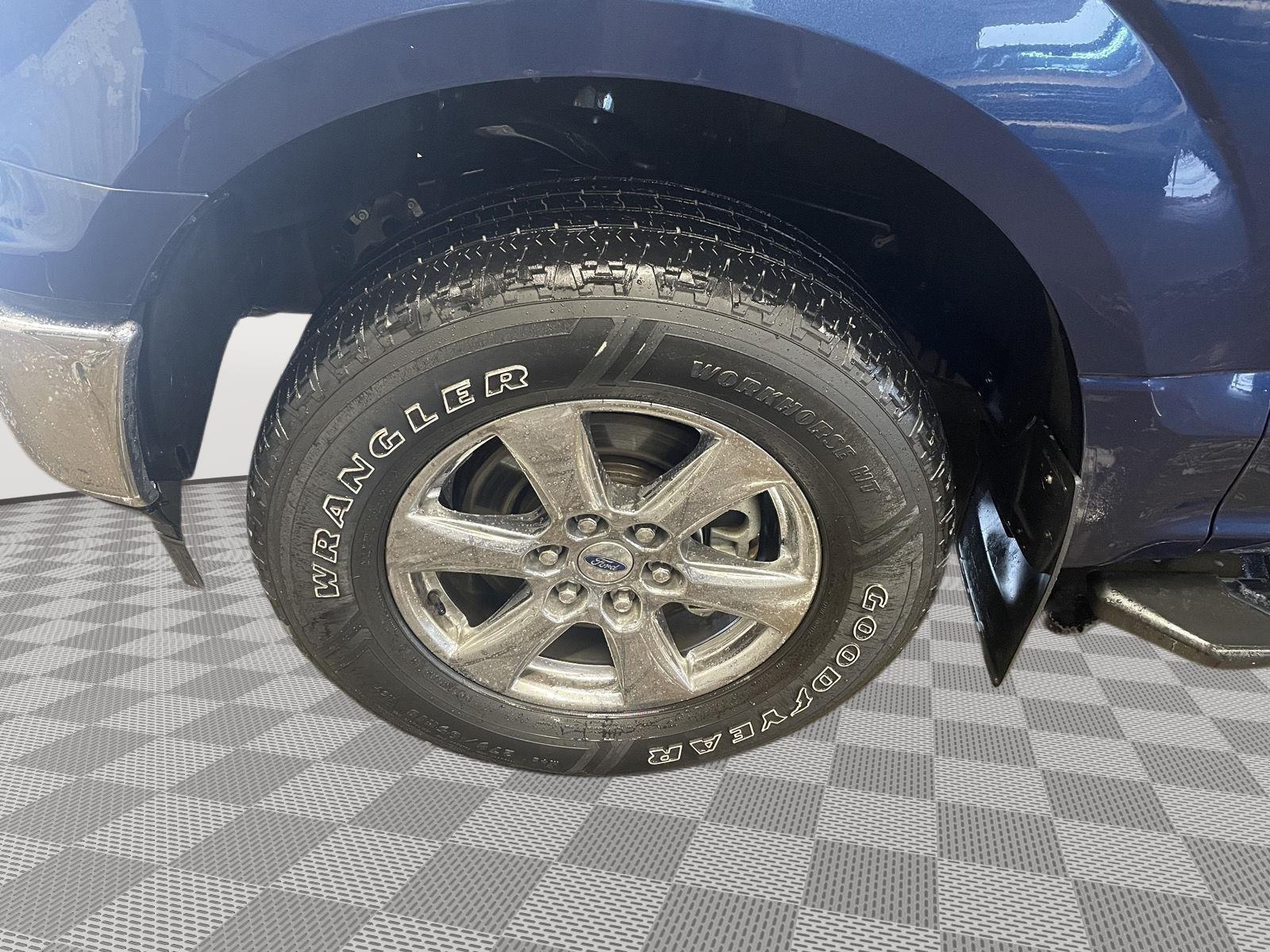 Vehicle photo 10