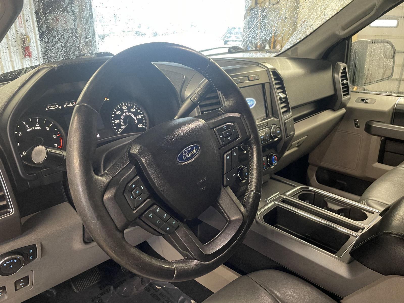 Vehicle photo 14