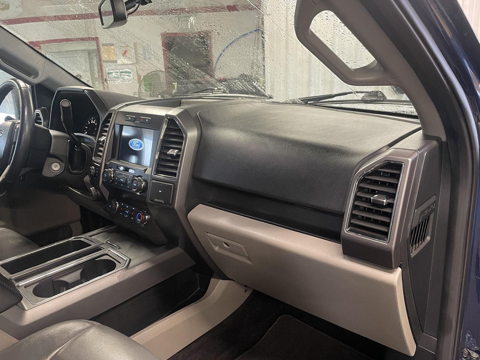Vehicle photo 18