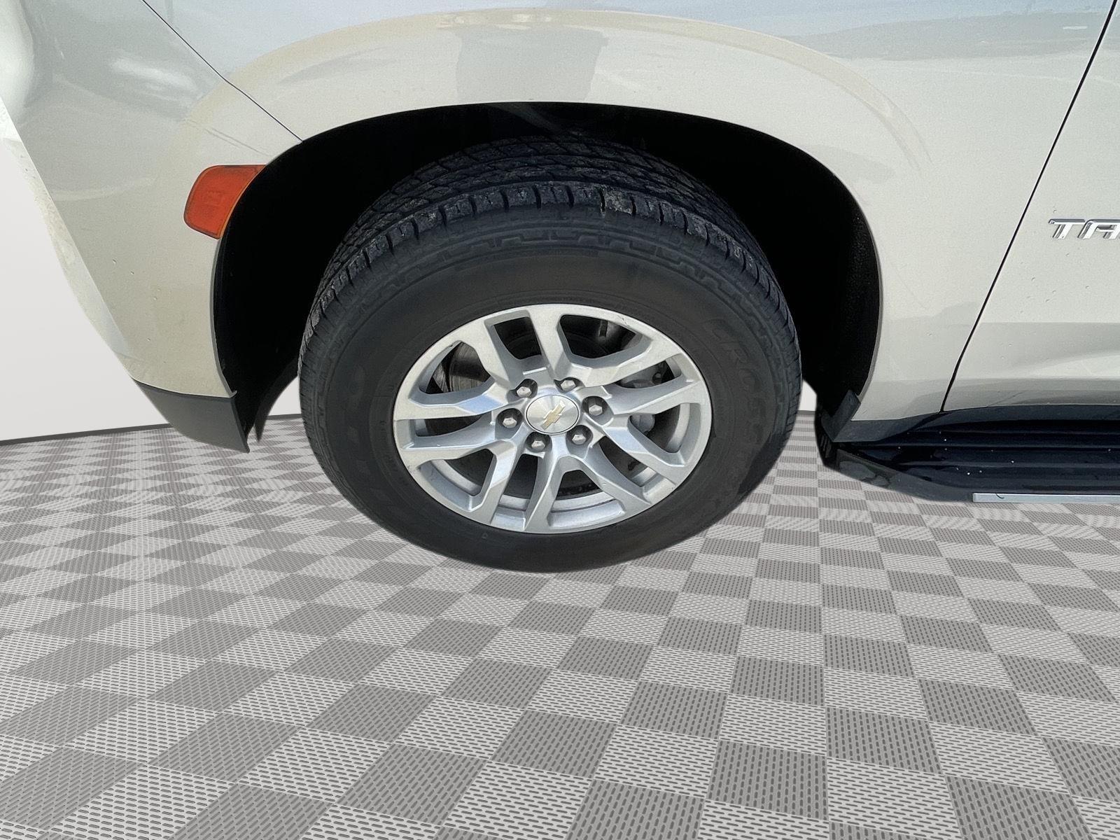 Vehicle photo 10