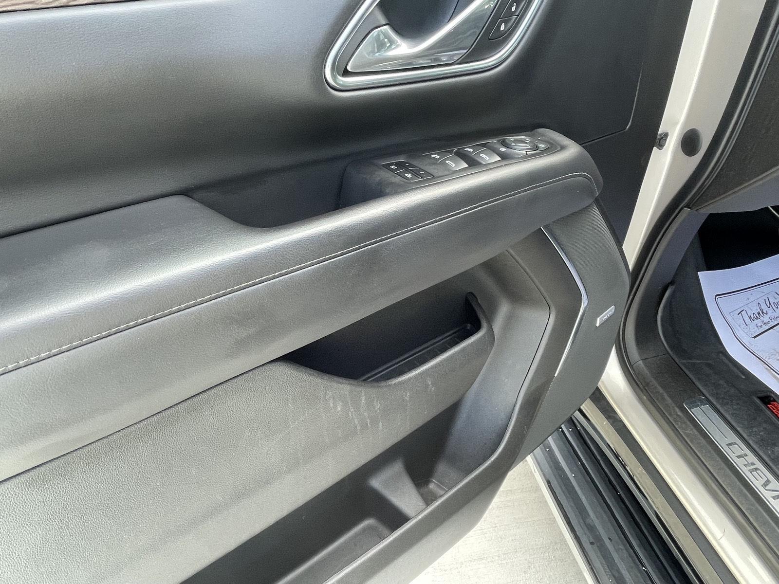 Vehicle photo 12