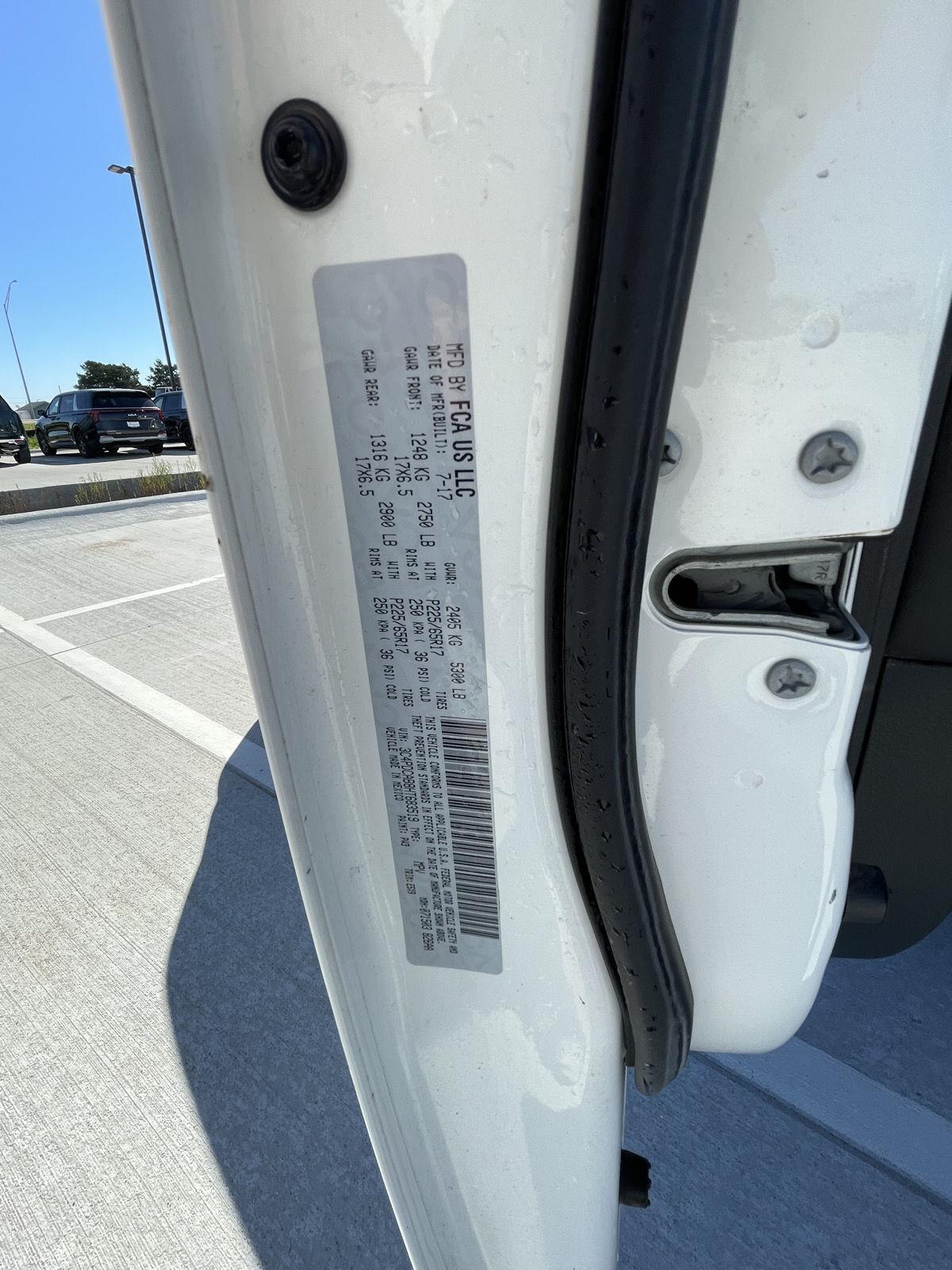 Vehicle photo 11