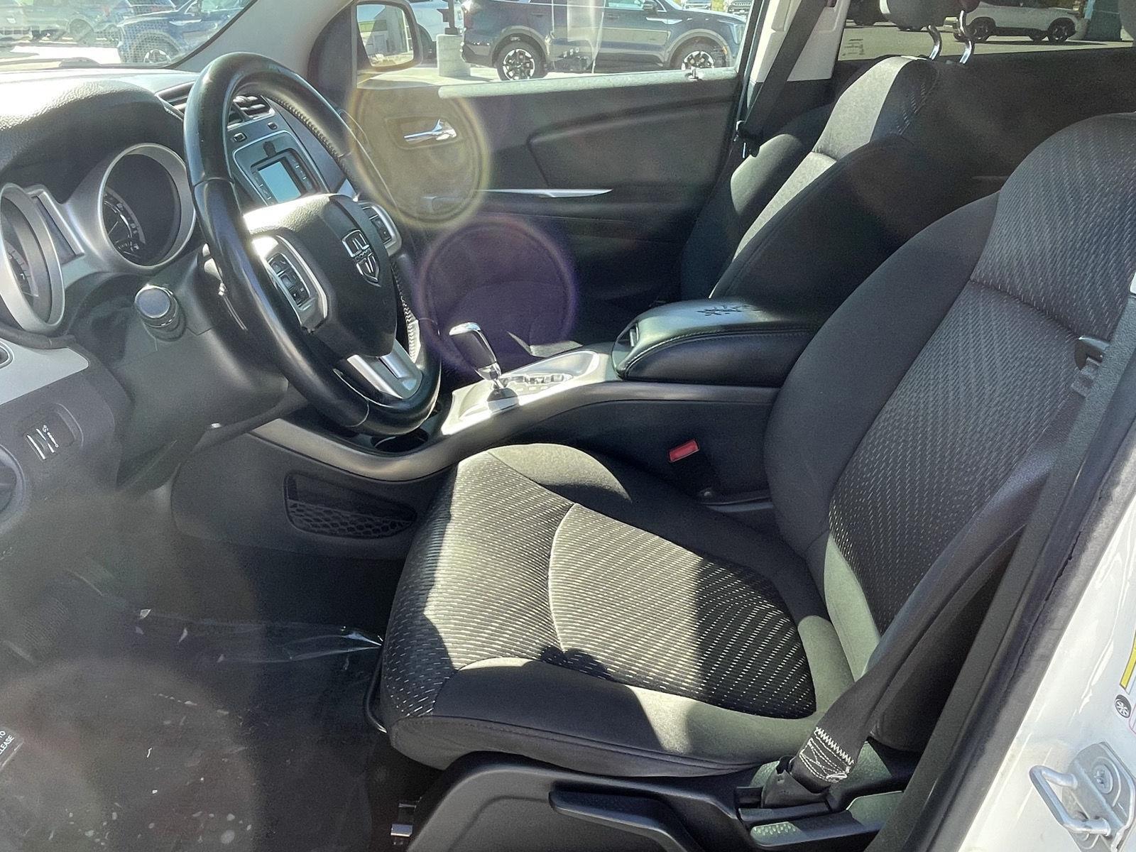 Vehicle photo 13