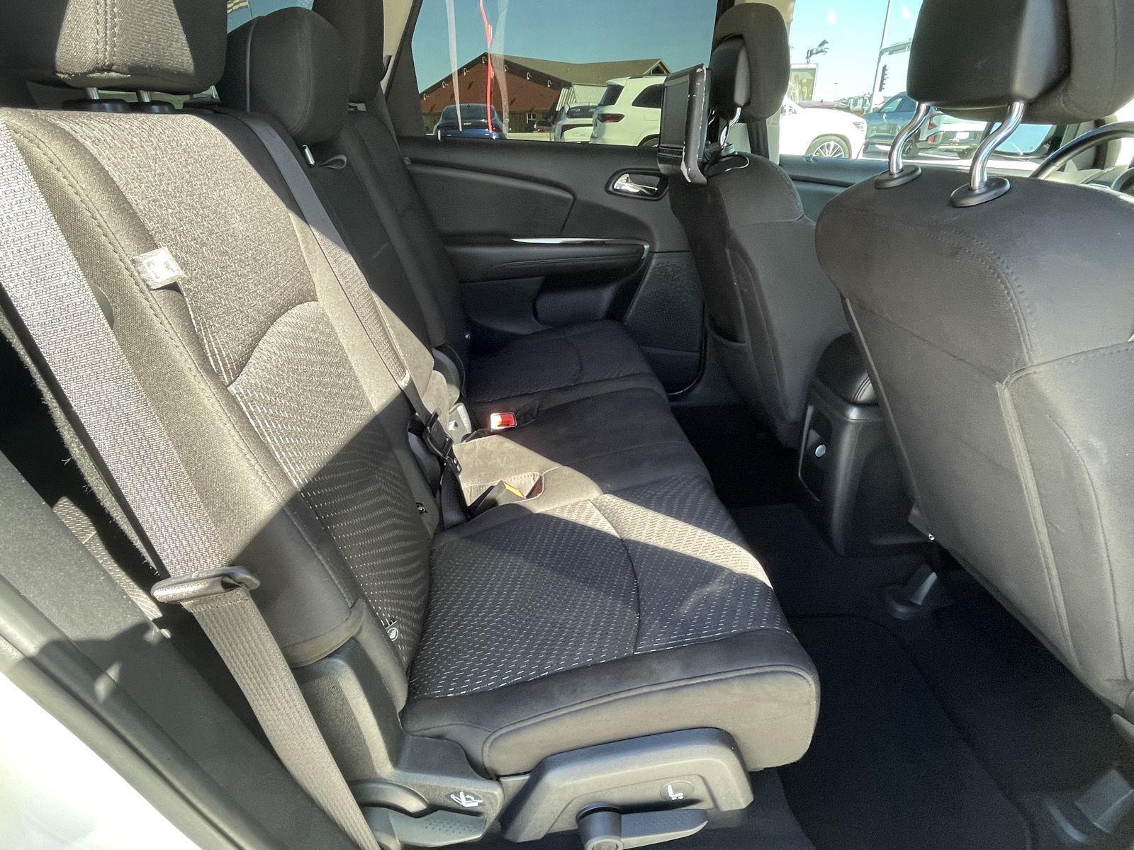 Vehicle photo 17