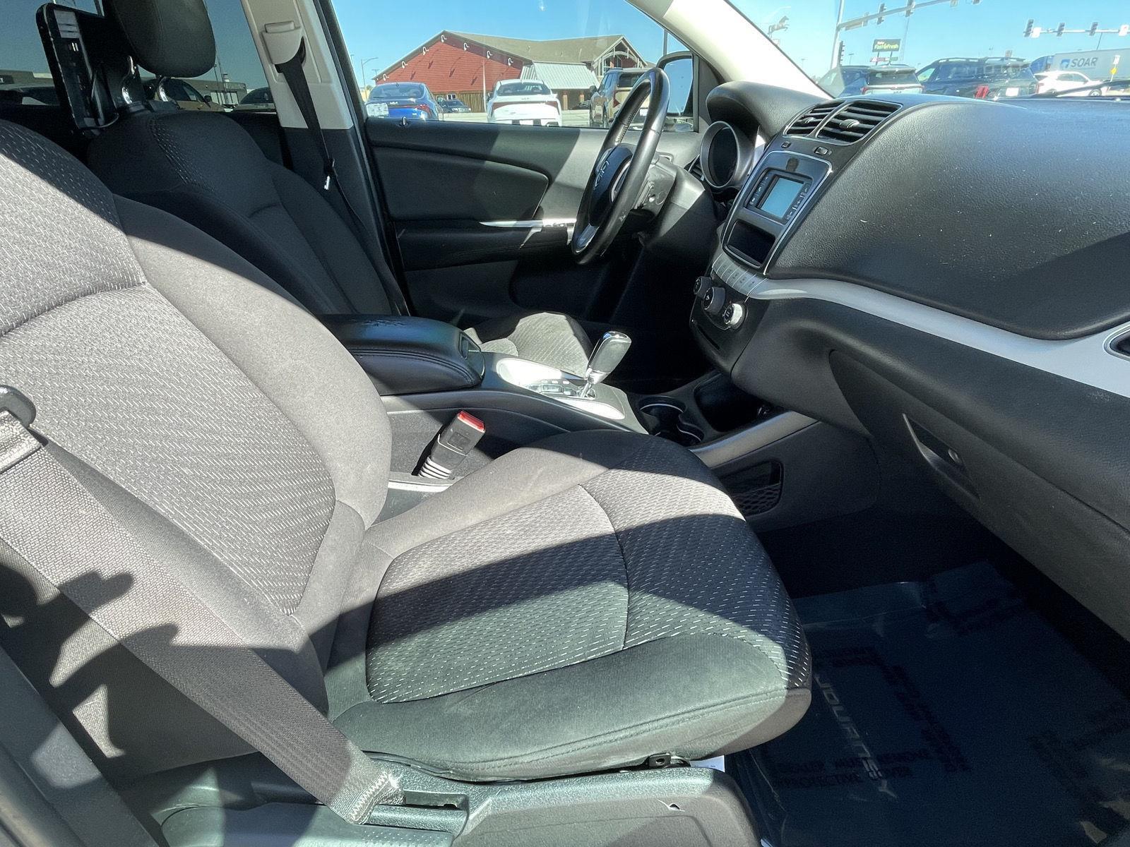 Vehicle photo 19