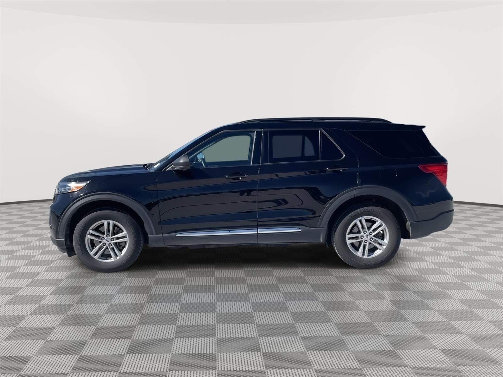 Vehicle photo 2