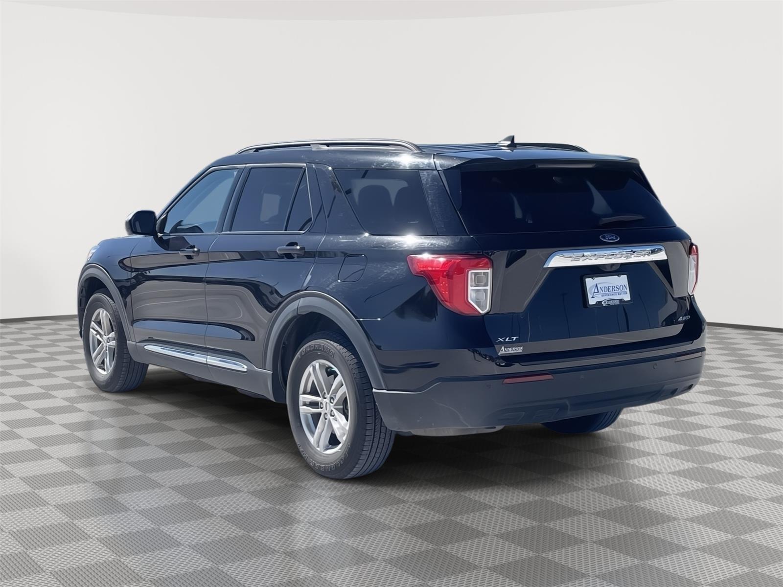 Vehicle photo 4