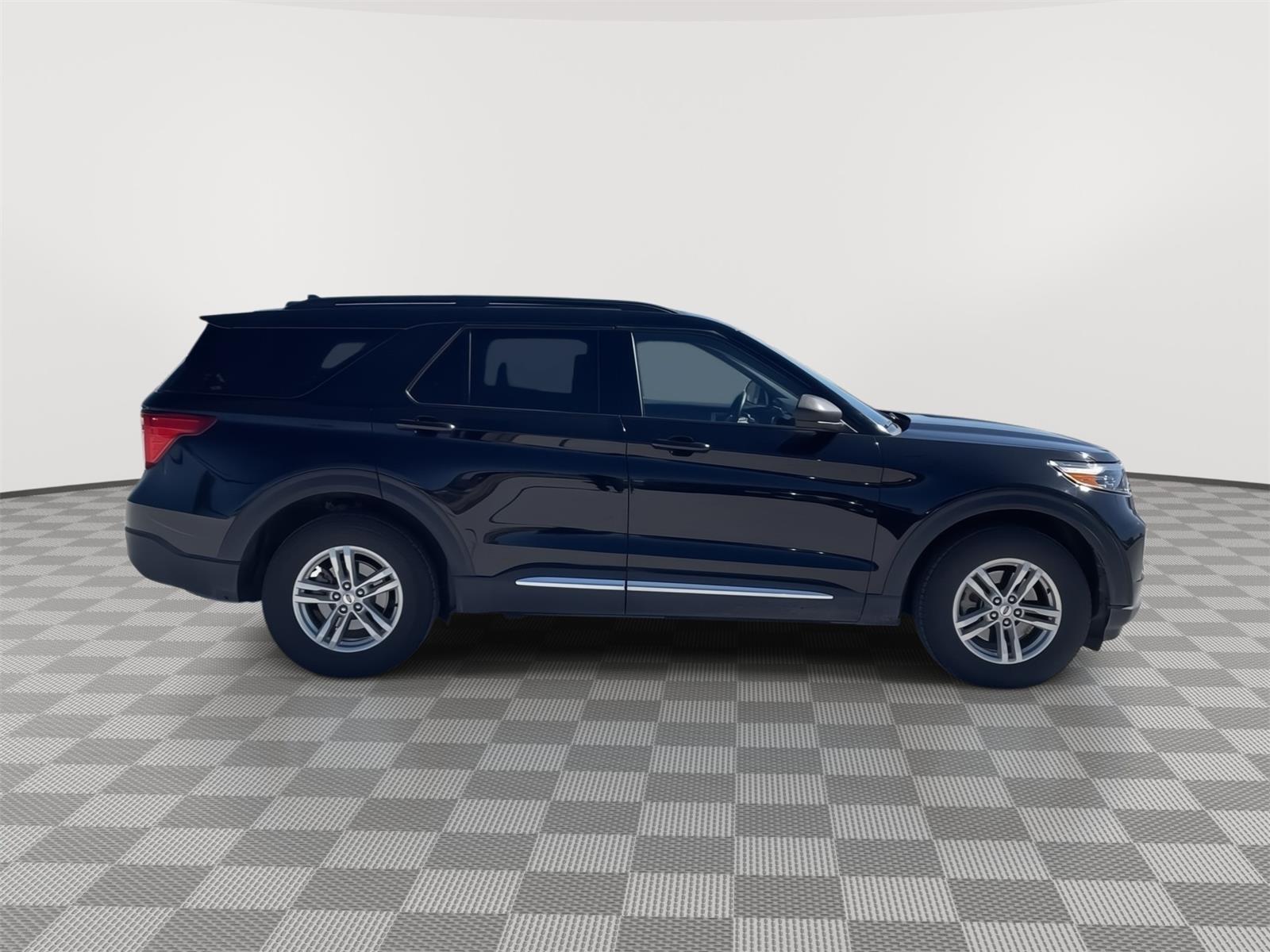 Vehicle photo 7