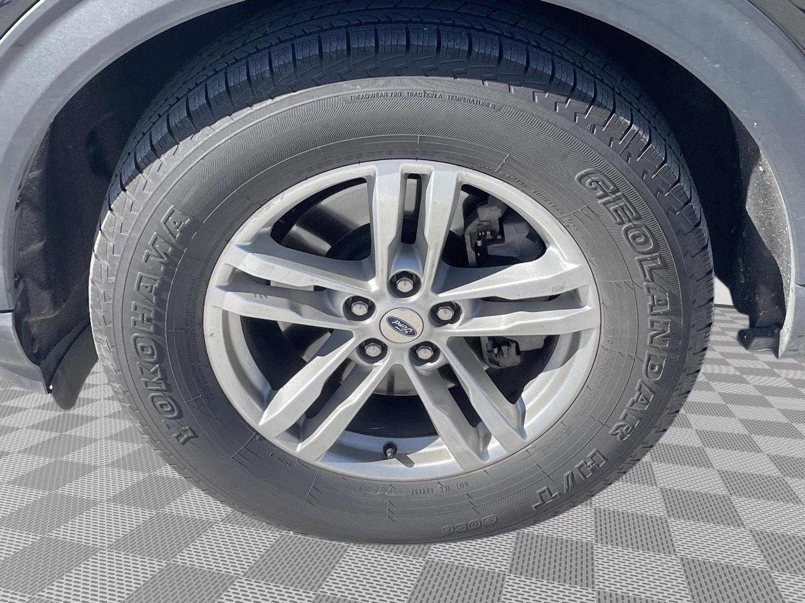 Vehicle photo 10