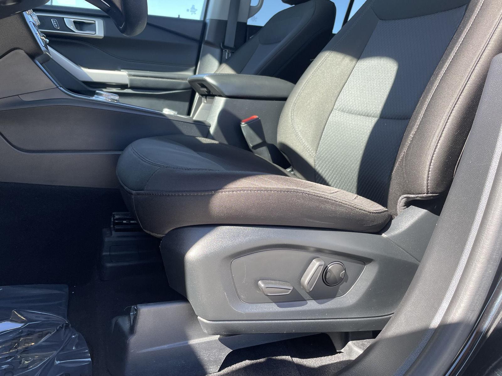 Vehicle photo 17