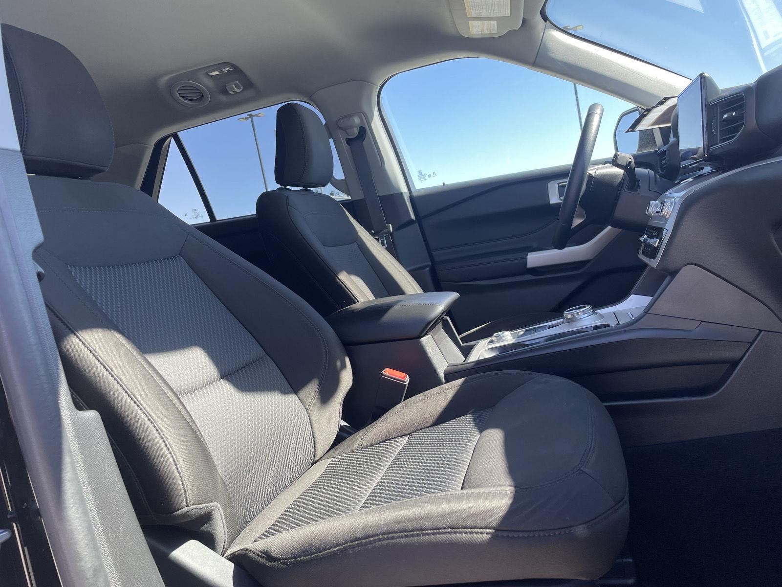 Vehicle photo 23