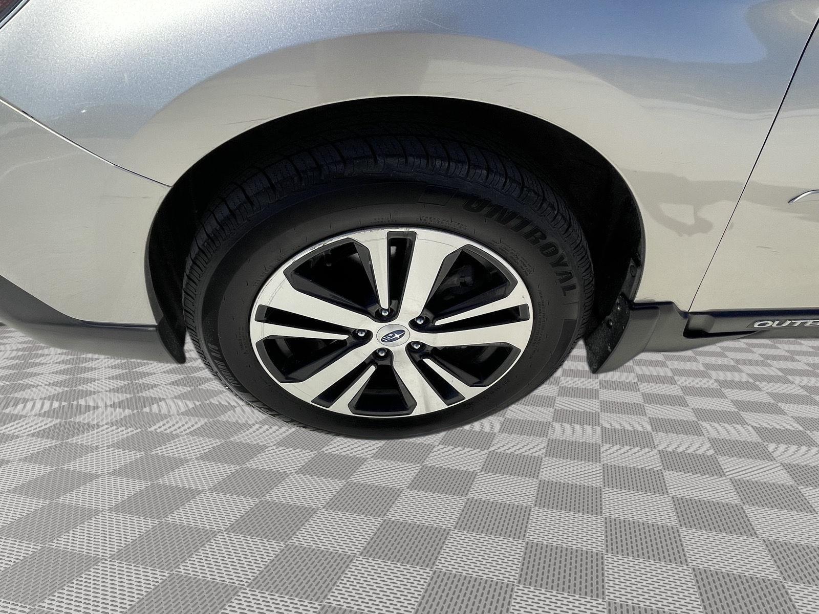 Vehicle photo 10