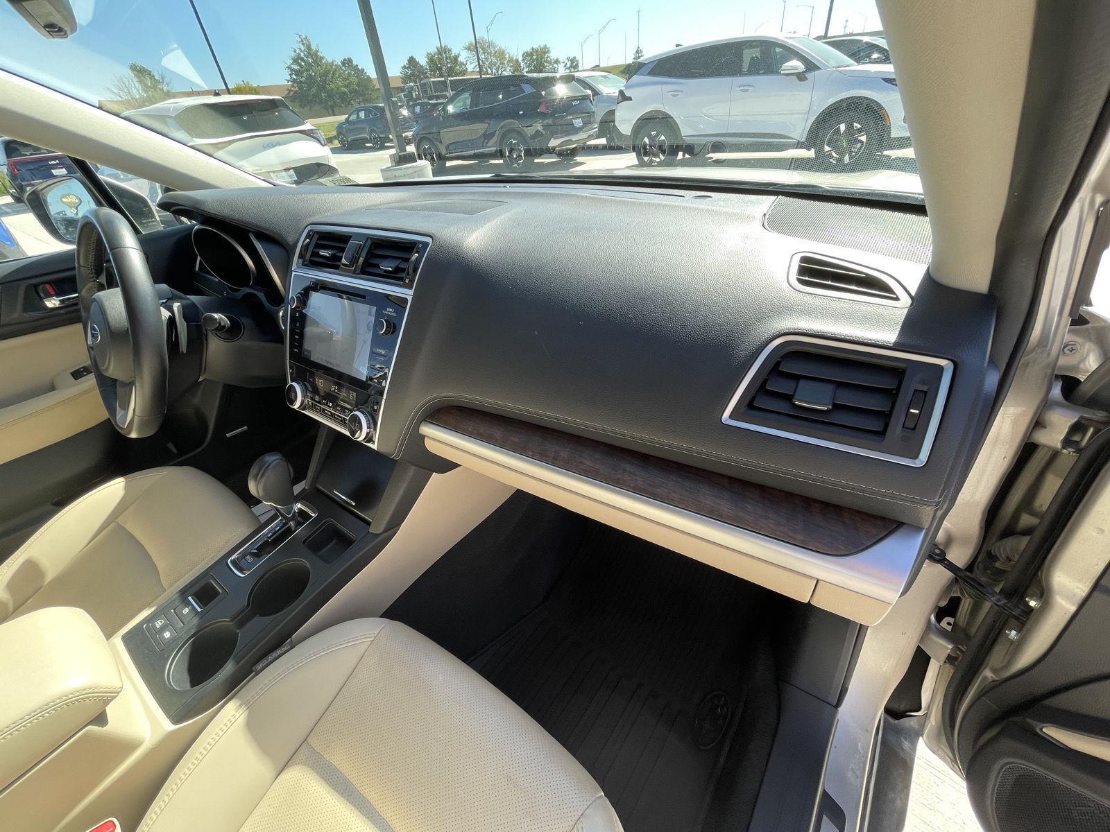 Vehicle photo 19